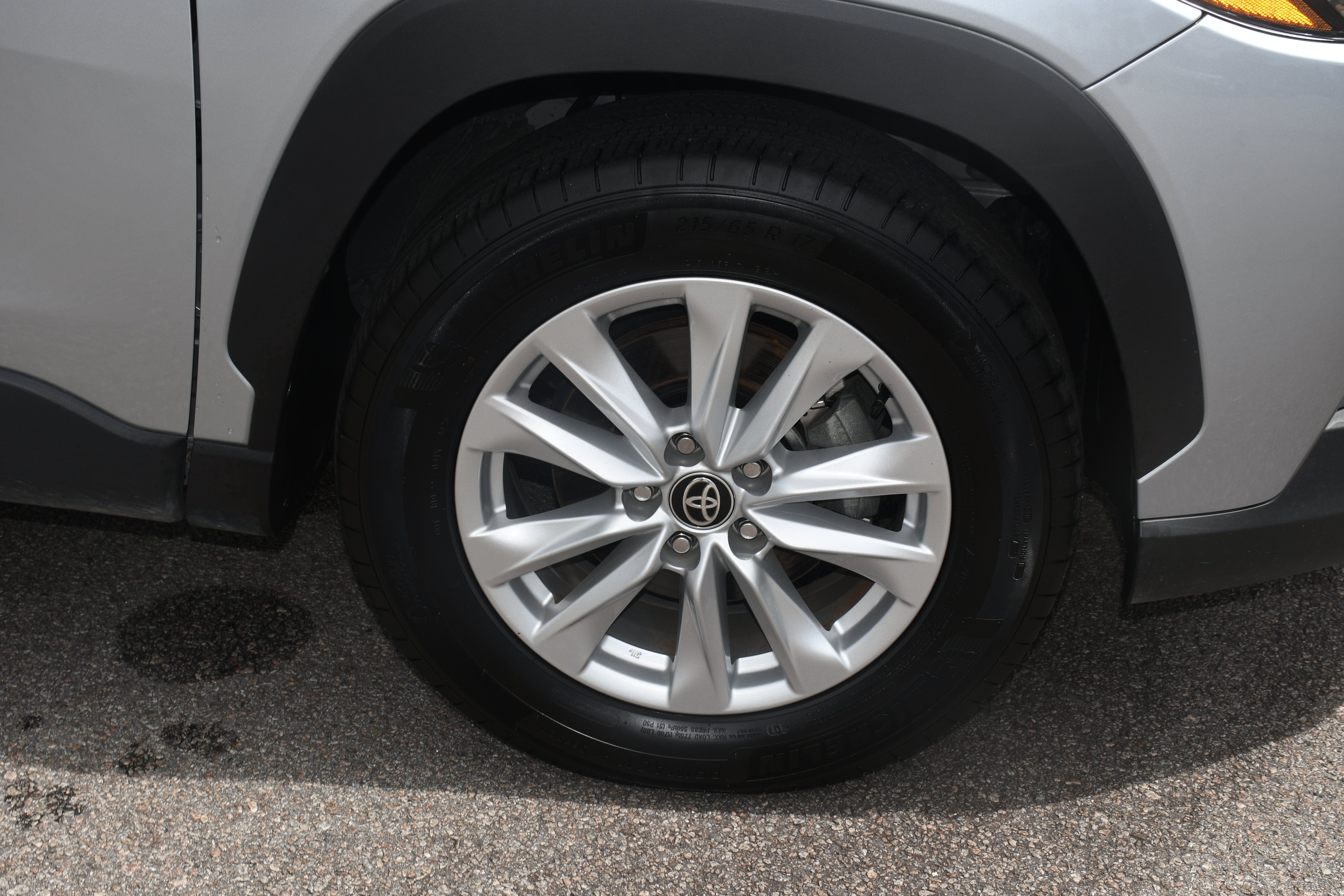 Certified 2025 Toyota Corolla Cross LE w/ Moonroof Package FWD image 21