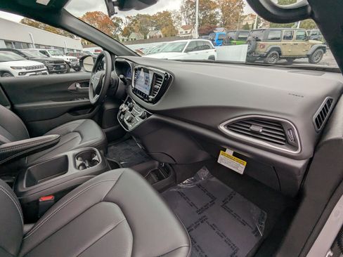 New 2026 Chrysler Voyager LX image 22