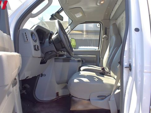 Used 2022 Ford E-350 and Econoline 350 Super Duty image 10