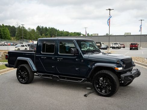 Used 2025 Jeep Gladiator Mojave AWD/4WD image 12