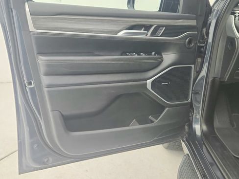 Used 2024 Jeep Wagoneer Series II w/ Flexible Seating Group RWD image 24