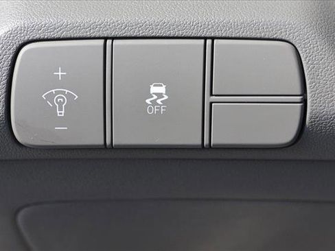 New 2025 Hyundai Elantra SEL image 13