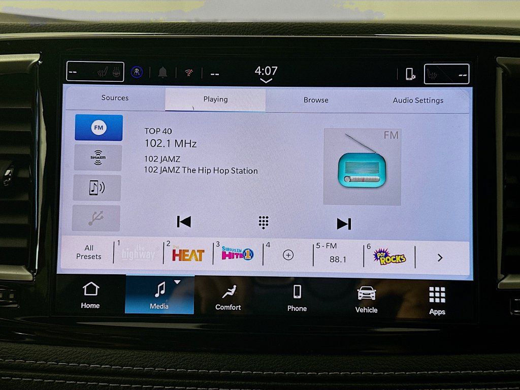 New 2027 Chrysler Pacifica Select FWD image 13