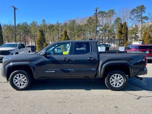 Used 2025 Toyota Tacoma SR5 image 2