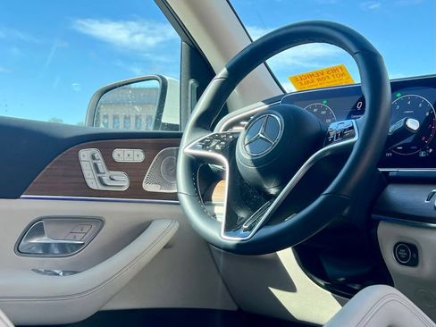 Certified 2026 Mercedes-Benz GLS 450 4MATIC image 8