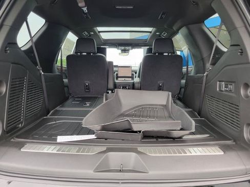 New 2026 GMC Yukon Denali w/ Denali Reserve Package AWD/4WD image 8