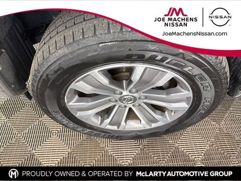 Used 2018 Nissan Titan SL image 26