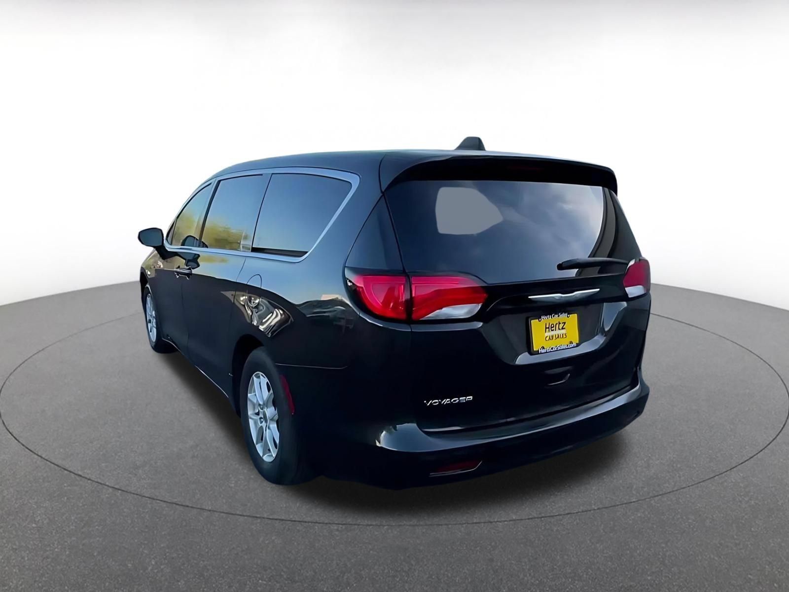 Used 2023 Chrysler Voyager LX FWD image 10