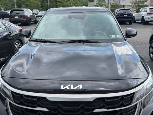 Certified 2024 Kia Seltos LX AWD/4WD image 2