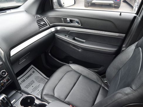 Used 2018 Ford Explorer XLT w/ Equipment Group 202A AWD/4WD image 15
