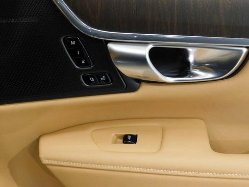 Used 2026 Volvo V90 B6 Cross Country Ultra image 90