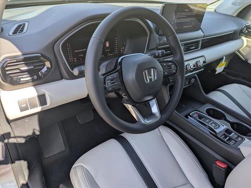 New 2026 Honda Pilot Touring image 3