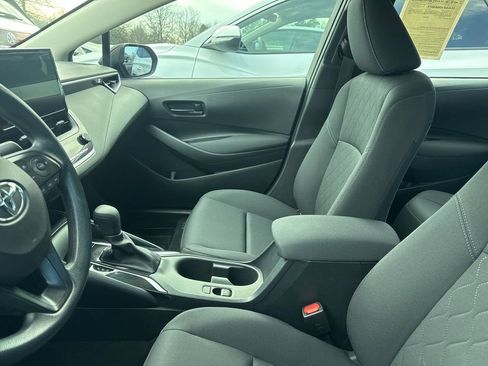 Used 2023 Toyota Corolla LE image 3