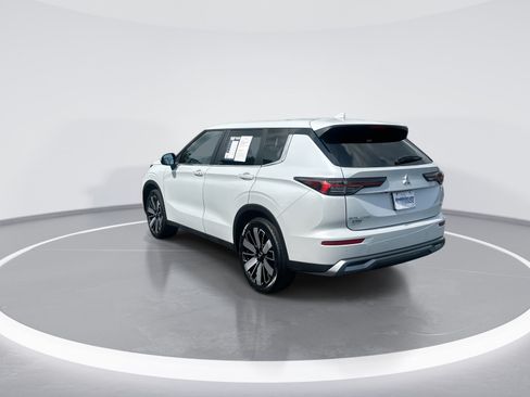 Used 2025 Mitsubishi Outlander SE FWD image 7
