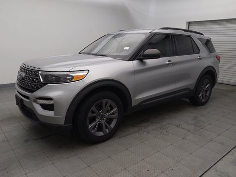 Used 2021 Ford Explorer XLT w/ Equipment Group 202A AWD/4WD image 2
