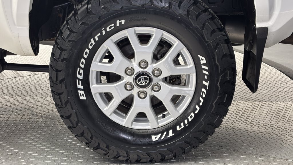 Used 2025 Toyota Tacoma SR5 AWD/4WD image 6