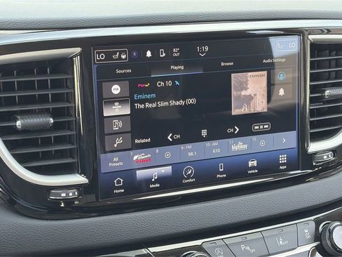 Used 2024 Chrysler Pacifica Touring-L image 25