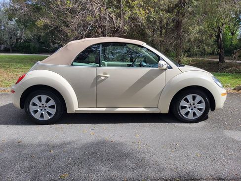 Used 2008 Volkswagen Beetle S FWD image 4