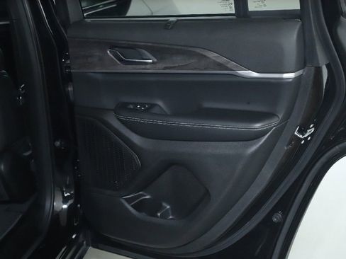 Used 2025 Jeep Grand Cherokee Limited w/ Luxury Tech Group II AWD/4WD image 31