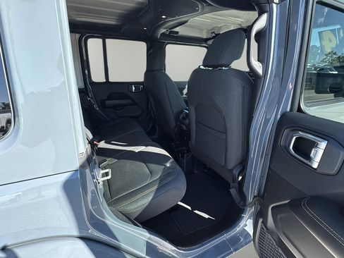 Used 2024 Jeep Wrangler Sahara image 14