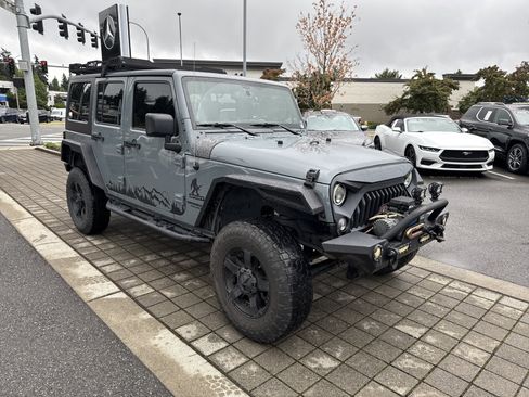 Used 2014 Jeep Wrangler Unlimited Sport w/ Quick Order Package 23S AWD/4WD image 3