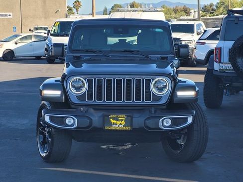Certified 2025 Jeep Wrangler Unlimited Sahara w/ Safety Group AWD/4WD image 2