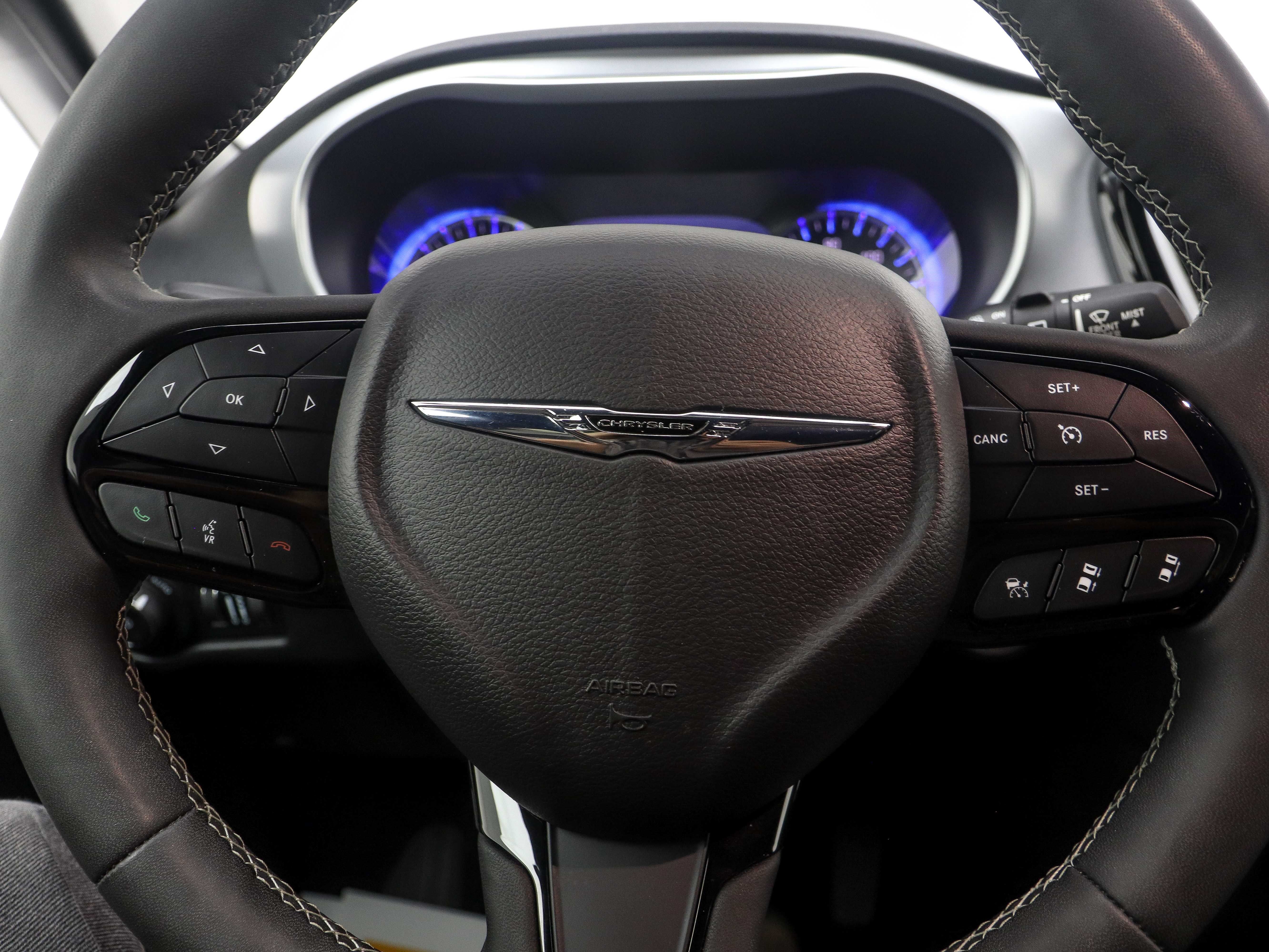 Used 2024 Chrysler Pacifica Touring FWD image 22