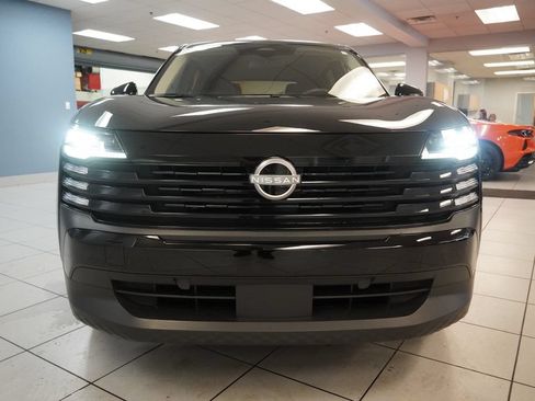 Used 2025 Nissan Kicks SV AWD/4WD image 14