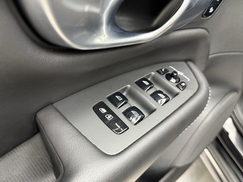 Certified 2023 Volvo XC90 B6 Ultimate w/ Protection Package Premier AWD/4WD image 11