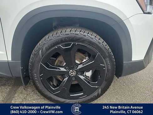 Certified 2025 Volkswagen Taos SE image 20