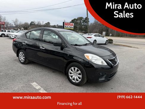 Used 2014 Nissan Versa SV FWD image 1