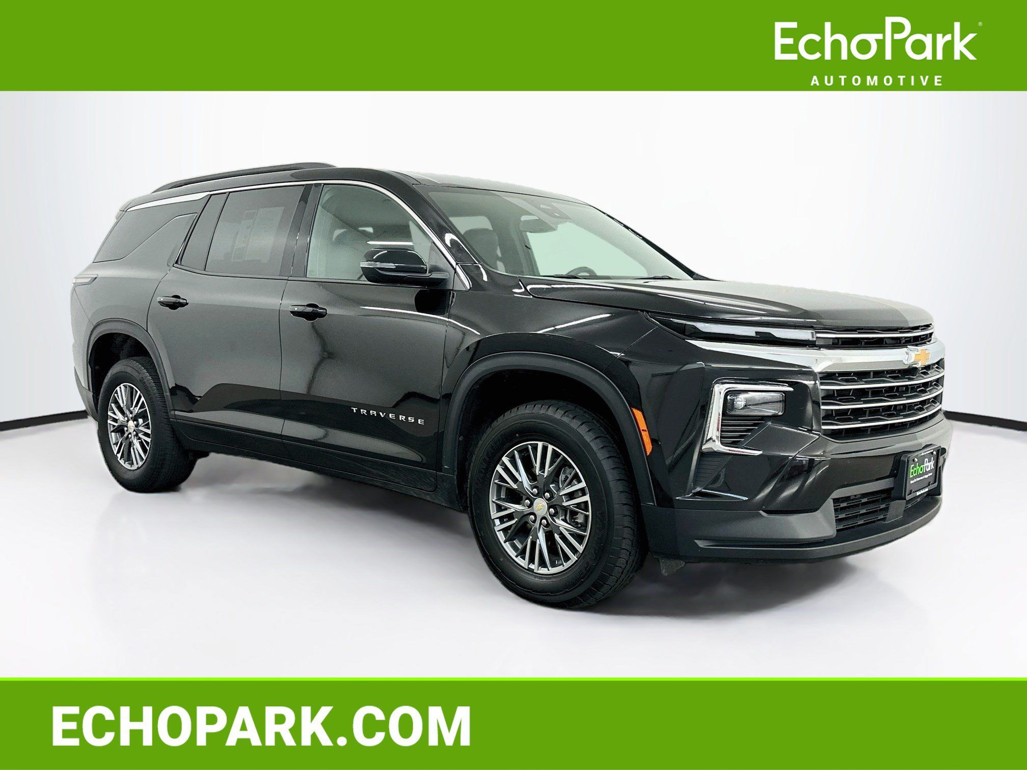 Used 2025 Chevrolet Traverse LT AWD/4WD image 1