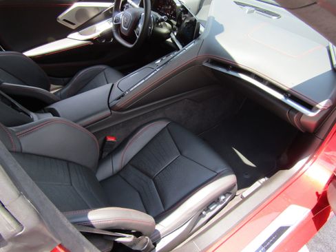 Used 2025 Chevrolet Corvette Stingray Premium Cpe w/ Z51 Performance Package RWD image 13
