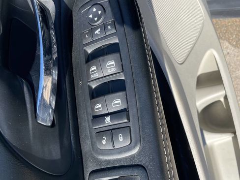 Used 2018 Dodge Grand Caravan SXT image 17