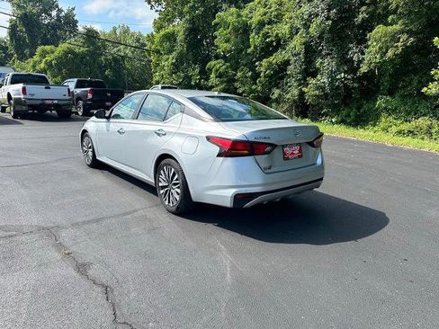 Used 2024 Nissan Altima 2.5 SV FWD image 2