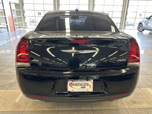 Used 2018 Chrysler 300 Touring w/ Sport Appearance Package image 13