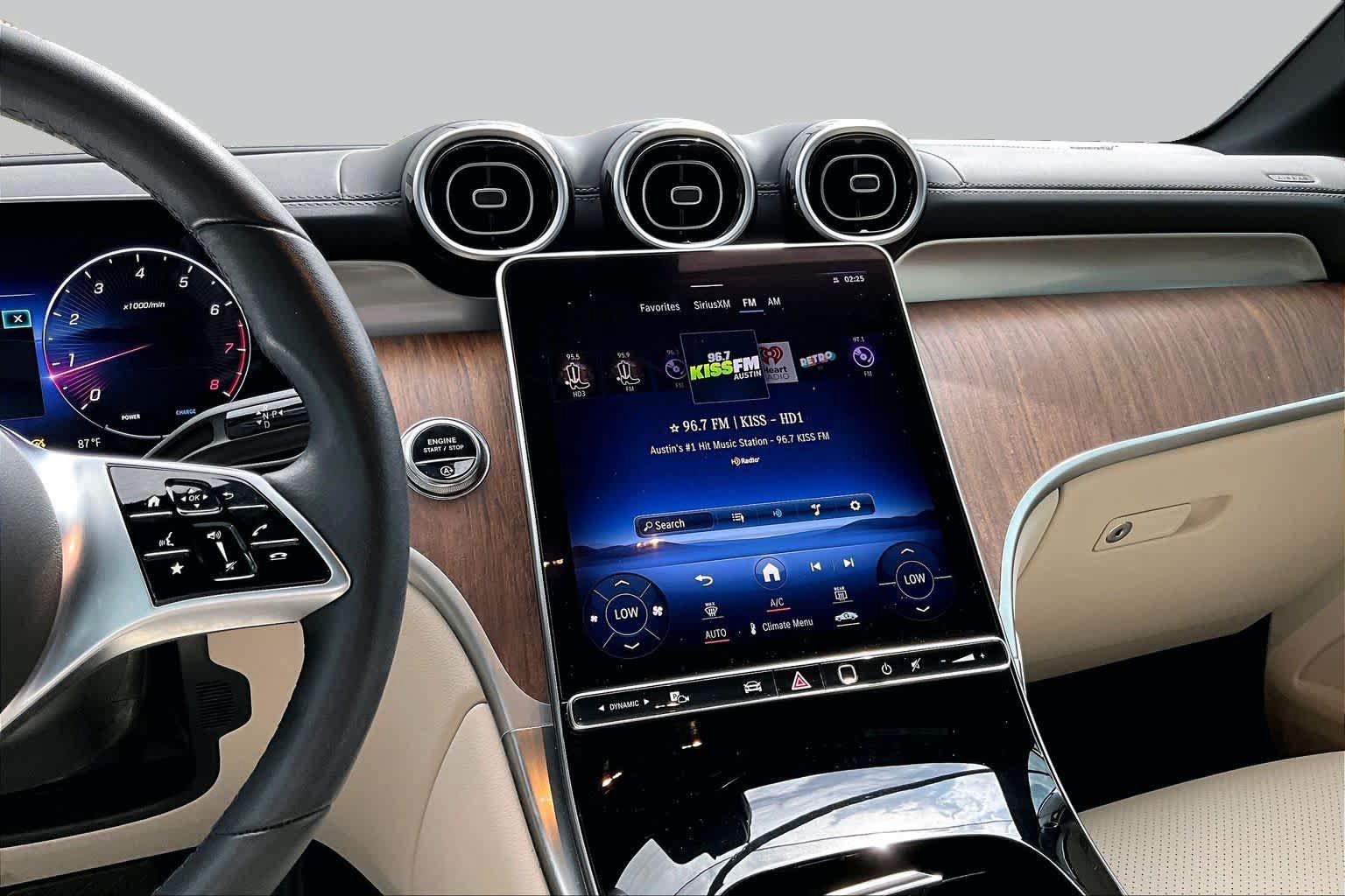 Used 2024 Mercedes-Benz GLC 300 4MATIC image 7