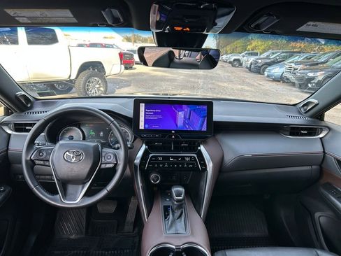 Used 2023 Toyota Venza XLE image 20