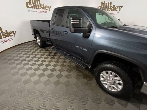 Used 2020 Chevrolet Silverado 2500 LT w/ Convenience Package image 2