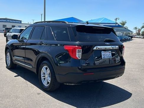 Certified 2022 Ford Explorer XLT RWD image 5