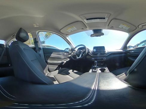 Used 2025 Nissan Altima 2.5 SV image 42