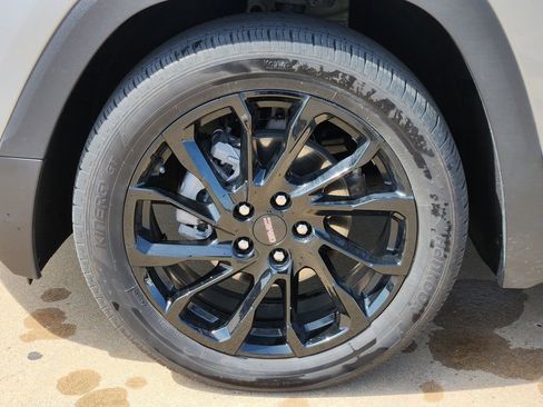 Used 2024 GMC Terrain SLT w/ Tech Package image 19