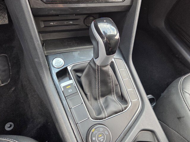 Used 2024 Volkswagen Tiguan SE AWD/4WD image 22