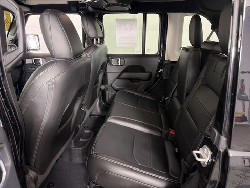 Used 2023 Jeep Wrangler Sahara w/ Cold Weather Group AWD/4WD image 7