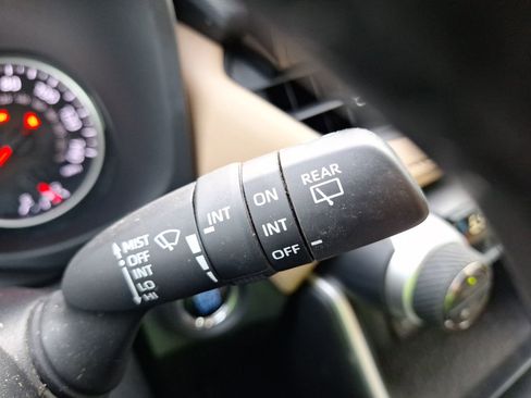 Used 2022 Toyota RAV4 XLE Premium image 23