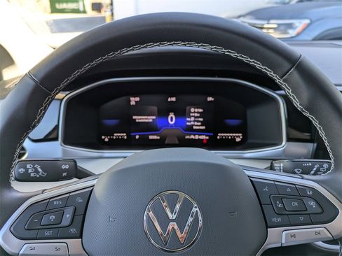 Certified 2025 Volkswagen Taos SE w/ Black Wheel Package image 39