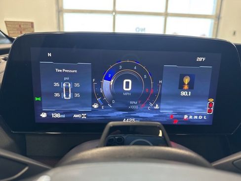 Used 2025 Chevrolet Traverse Z71 image 32