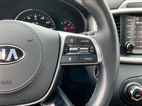 Used 2019 Kia Sorento SX image 22