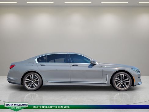 Used 2022 BMW 750i xDrive w/ Executive Package AWD/4WD image 2