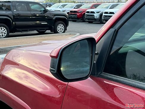 Used 2021 Toyota 4Runner TRD Off-Road AWD/4WD image 9